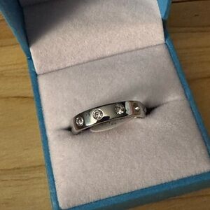 💕 stainless steel Silver ring with Crystal Stones.